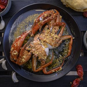 Ảnh chụp món cua bơ tỏi tham khảo từ tác giả Sarkar Sayantan – CC BY-SA 4.0; không phải ảnh món tại StarCrab